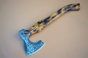 Hoja grabada de caza de calidad superior personalizada al por mayor, servicio OEM y ODM, hacha Premium, empuñadura de madera perfecta con funda de protección - Product Image 6