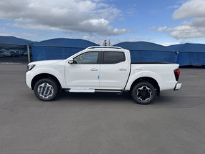 Camioneta Nissan Navara Doble Cabina 2.5 LE Plus 4X4 2025 con Transmisión Manual - Product Image 2