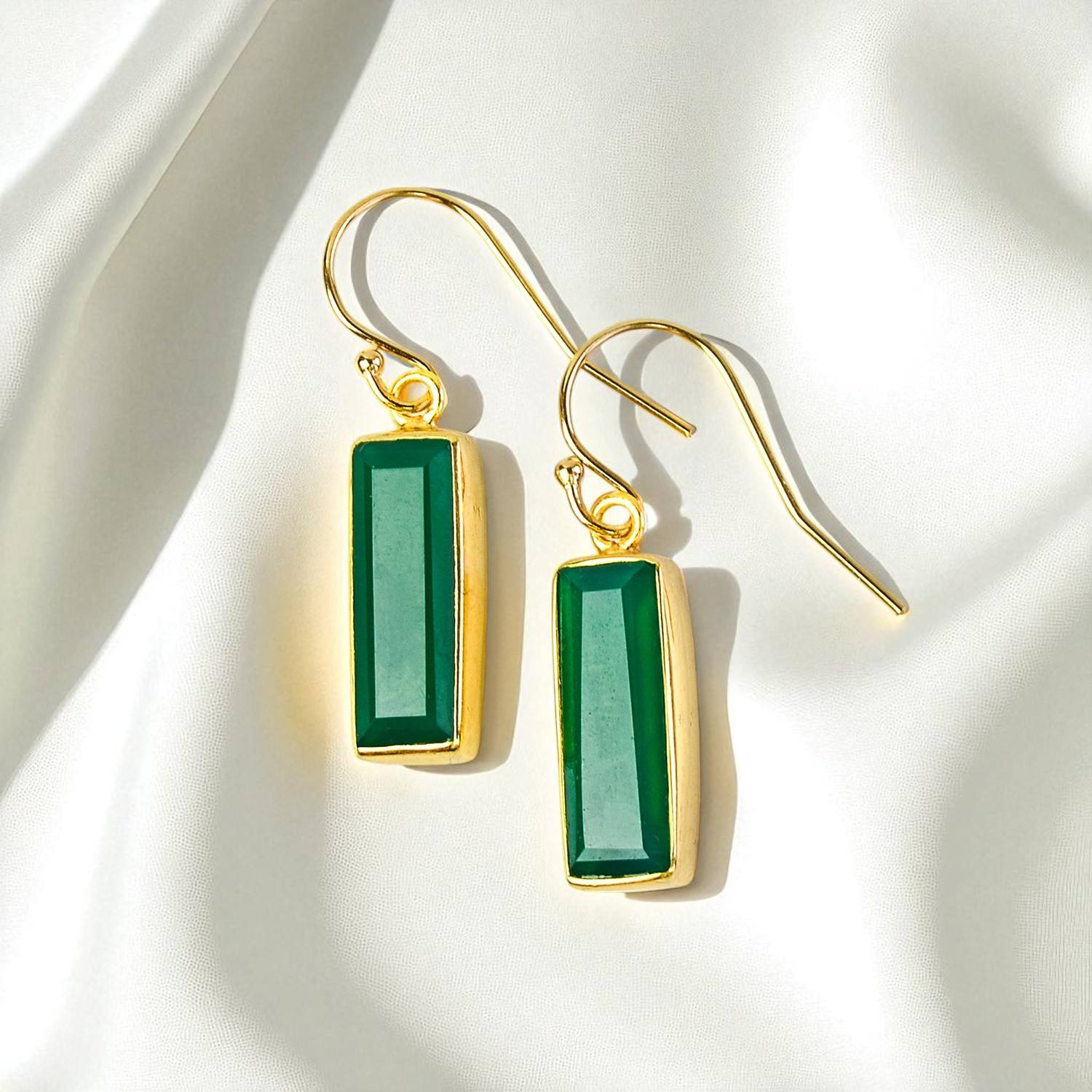 สีเขียวโอนิกซ์สีทอง