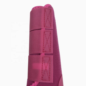 Botte de protection sportive en néoprène rose pour jambes de cheval, personnalisable - Utilisation en compétition et en écurie - Product Image 3
