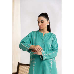 Ensemble en lin brodé à chevrons vert - Chemise et pantalon 100% lin avec de magnifiques décorations brodées - Product Image 4