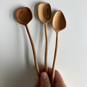 Cuillère en bois artisanale de haute qualité écologique et élégante pour remuer le mélange et tester l'utilisation d'une finition en bois naturel - Product Image 1