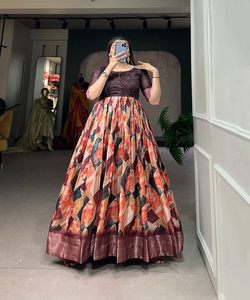 Muy hermoso y diseñador de ropa de fiesta blusa bordada señoras indias mujeres cosidas readymade precio bajo al por mayor Surat ROPA - Product Image 4