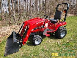Authentique nouveau tracteur agricole Massey Ferguson GC1705 23HP avec chargeur frontal 4WD et composants de base moteur à pompe - Product Image 2