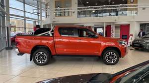 Toyota Hilux usado, combustible diésel, transmisión automática Euro 5, estándar de emisión, estado justo - Product Image 2