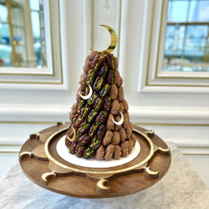 Plateau de service à chocolat en laiton avec deux boîtes à chocolat Travail décoratif pour forme ronde et accessoires d'utilisation faits à la main - Product Image 1