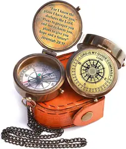 Schöne dekorative und geschenk gravierte Messing-nautischer flacher Kompass in dekorativer Lederschachtel Taufgeschenke für Herren und Damen