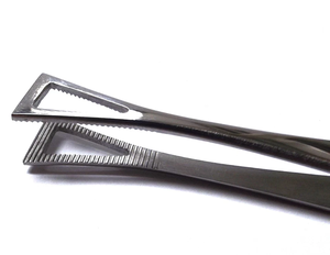 Juego de Pinzas Pennington de Alta Calidad con Logotipo Personalizado, Fuente de Alimentación Manual con Bloqueo, Ranuradas, para Uso General en Cirugía, Certificadas por la CE - Product Image 1