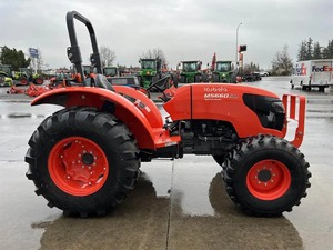 Tractor Agrícola Kubota M5660SUHD con Motor Diésel de 65HP, 4WD, Transmisión por Engranajes y Funciones Multifuncionales - Product Image 3
