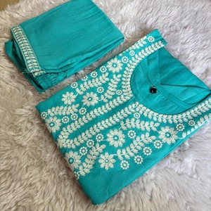 Collection haut et bas en rayonne Chikankari pour tenue décontractée moderne et élégante, avec tissu doux, broderie raffinée et coupe confortable pour tous. - Product Image 4