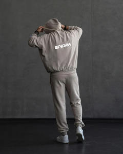 Ensemble de survêtement tendance pour homme avec sweat à capuche et pantalon cargo conçu pour le confort, le style et les activités quotidiennes offrant une sensation de douceur en coton - Product Image 3