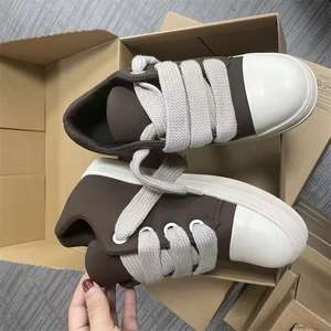 Nouvelle série de luxe, style patchwork uni, chaussures de sport décontractées pour hommes et femmes, chaussures de marche et chaussures décontractées - Product Image 2