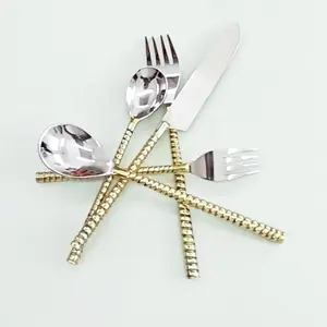 Ensemble de couverts en or à manche torsadé, couverts élégants de designer avec support, ustensiles de table de luxe pour la maison et les occasions spéciales - Product Image 5