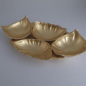 Serveur de fruits secs décoratif en aluminium avec trois bols à feuilles liées en finition or antique conçu pour une salle à manger élégante - Product Image 6