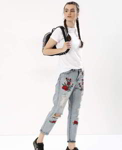 เสื้อยืดผู้หญิงทรงเข้ารูป ผ้าฝ้าย 100% ไซส์ใหญ่ ขายส่ง รับปักโลโก้ตามแบบ - Product Image 4