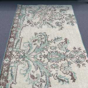 Alfombra Vintage de 2x4.2 pies, Alfombra Turca Pequeña, Alfombra Sólida Azul Marrón - Product Image 4