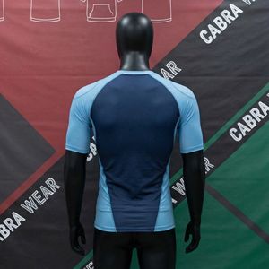 เสื้อรัดกล้ามเนื้อสำหรับฝึกซ้อม MMA แบบสั่งทำจากโรงงานโดยตรง แขนสั้น ระบายเหงื่อได้ดี ป้องกันแสงแดด UPF50+ เป็นมิตรกับสิ่งแวดล้อม 100% - Product Image 3