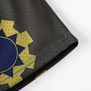 Pantalones cortos para hombre con sublimación personalizada OEM con bolsillos y cremalleras Pantalones cortos para hombre de tela de malla por encima de la rodilla de talla grande para gimnasio - Product Image 5