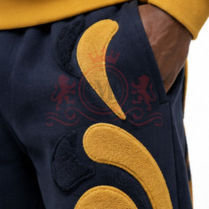 Trajes Deportivos de Chenilla con Bordado a la Moda, Hechos a Medida, Atuendo Informal, Trajes Deportivos con Bordado de Chenilla - Product Image 5