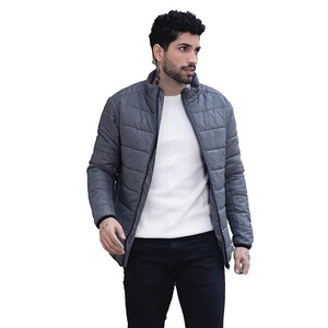 เสื้อแจ็คเก็ตพัฟเฟอร์คอตั้งแฟชั่นใหม่ขายส่ง คุณภาพสูง ดีไซน์ขายดี ผลิตตามสั่ง สำหรับฤดูหนาว 100% โพลีเอสเตอร์ รุ่น SFS-PJ-1005 สำหรับผู้ชาย - Product Image 2