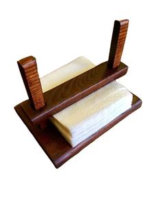 Porte-serviettes rond fait à la main avec couvercle en bois d'acacia, organisateur de serviette, boîte à mouchoirs - Product Image 2