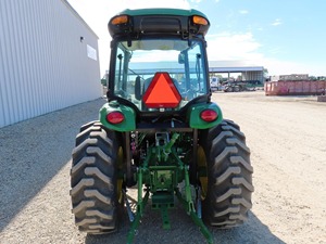 Fournisseur vérifié de tracteurs compacts John Dee 4052R et chargeurs auto-nivelants avec grappin, prêts à la vente - Product Image 4