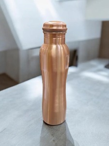 Botella de agua de cobre de alta calidad al mejor precio para gimnasio en casa o uso de viaje bebida directa de la India bebida perfecta - Product Image 3