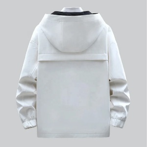 Chaqueta Cyber Techwear Personalizada con MOQ Bajo, Chaqueta Deportiva con Capucha y Cremallera Blanca, Cortavientos Impermeable y Transpirable para Exteriores, Chaqueta Tech Ninja - Product Image 2