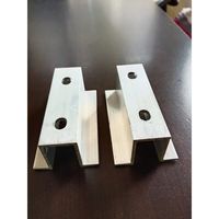 Pince centrale à double trou pour système de montage solaire Matériau en aluminium durable