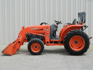 Tractor Kubota BX2380 4WD para jardín y granja, máquinas de tractor agrícola usadas con equipo para la venta - Product Image 6