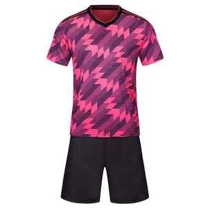 Presse à chaud de précision pour le football, nom et logo du club personnalisés, 100% polyester, col en V, nouveaux arrivages, uniformes de football en gros - Product Image 3