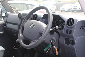 H&S 2022 TOYOTA LAND CRUISER LX 4.5DT 4WD 5MT CONDUITE À DROITE VÉHICULE UTILITAIRE D'OCCASION HAUTE QUALITÉ - Product Image 5