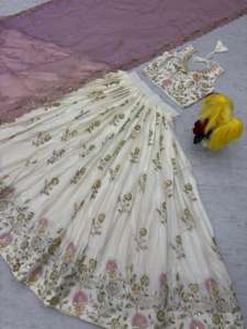 Tela de Chinon suave de alta calidad Trabajo pesado Lehenga Choli con bordado a mano y Gold Crush Dupatta para uso en fiestas y bodas - Product Image 4