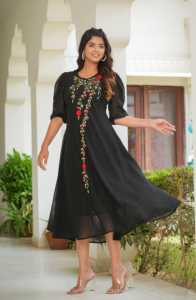 Robe Anarkali en Georgette Noire Unie pour Femmes avec Détails Brodés Floraux, Manches Bouffantes et Col Rond, Prix de Gros - Product Image 5