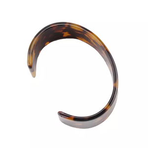 Brazaletes de resina hechos a mano para niñas y mujeres, producto de diseño, Joyería Moderna - Product Image 3