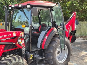 Mahindra 6000 Series 4WD Tracteur 220V Moteur à haute efficacité Boîte de vitesses Performances puissantes Fiabilité Toutes fermes agricoles - Product Image 4