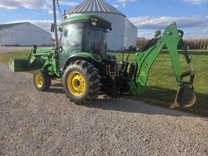 Tracteur agricole multifonctionnel d'occasion 48HP / Chargeuse-pelleteuse John Deere 4320 en stock, prêt à être expédié - Product Image 3
