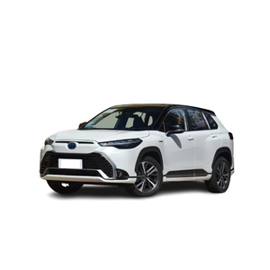 Pour Toyota Frontlander avec des sièges en cuir confortables pour les aventures familiales et les longs voyages Intérieur sombre AWD Drive R15 Taille des pneus - Product Image 4