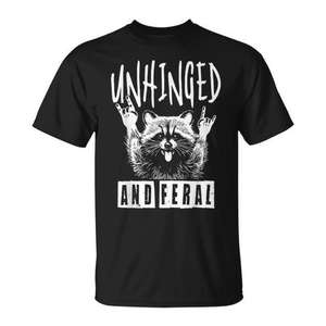 Camiseta Unhinged And Feral Raccoon con diseño de meme retro, estilo streetwear negro - Product Image 1