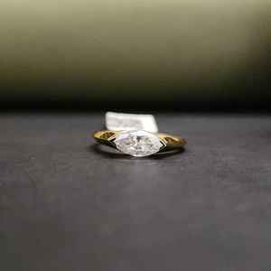 Adorable bague de fiançailles unisexe pour femme, coupe marquise, 2,25 carats, moissanite certifiée IGI, plaqué or 14 carats, sertissage pavé, tendance - Product Image 2