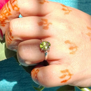 Bague en argent sterling 925 avec pierre précieuse péridot naturelle, bijoux vintage classiques, fabrication artisanale, cadeau de mariage pour l'amour et la romance, fabricant - Product Image 3
