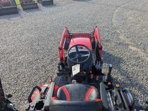 Mini tractor Mahindra diésel NUEVO/USADO con cargador frontal, motor diésel y sistema de tracción 4x4 - Product Image 6