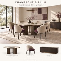 Ensemble de meubles modernes beige et prune sur mesure pour toute la maison : canapé courbé, fauteuil à dossier haut, table à manger ronde et lit rembourré