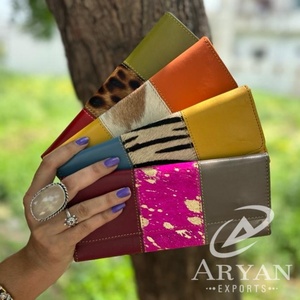 กระเป๋าคลัทช์หนังขนสัตว์สำหรับผู้หญิงหนังสัตว์รีไซเคิลหนังสัตว์แท้สีรุ้งแบบอเนกประสงค์กระเป๋าใส่บัตร ATM - Product Image 1