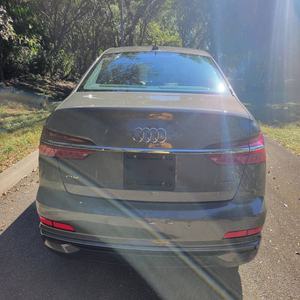 Audi A6 quattro Premium Plus 55 TFSI 2024 d'occasion en excellent état - Product Image 2