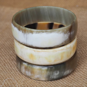 Bracelets en corne de buffle naturelle, fabrication artisanale de bijoux en corne de buffle - Product Image 1