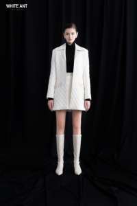 Tissu de couette en coton biologique Prix de gros Vestes pour femmes BLANCHES Mode féminine Veste matelassée SUZY de haute qualité perlée à la main - Product Image 4