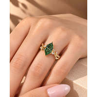 Bague de fiançailles en diamant de laboratoire vert marquise 3.00 TCW certifiée IGI par AURA LUXURIA UR-1 Modèle D Couleur Or Coupe excellente