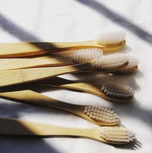 Brosse à dents de voyage en bambou écologique de vente chaude pour adultes conception Unique biodégradable infusée de charbon de bois durable naturel - Product Image 2