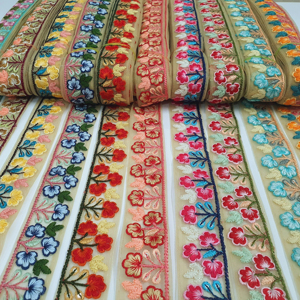 ทำด้วยมือหรูหรา9 mtr. เดรสลูกไม้3D ปักลายดอกไม้กระเป๋าแฟนซีคลาสสิกเรียบง่ายชาติพันธุ์ดั้งเดิมใช้มีสไตล์ - Product Image 1